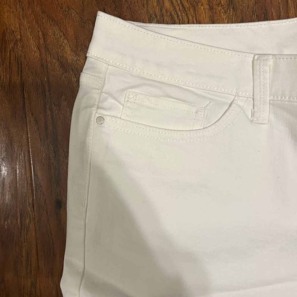 A.N.A White Denim Bermuda Shorts With Pockets and Zipper Button Closure - Picture 4 of 13